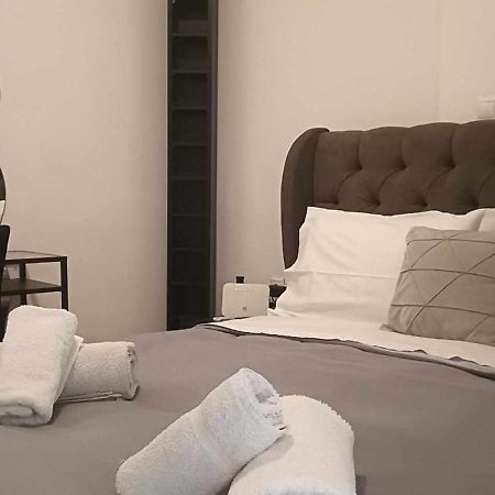 Φωτεινό Διαμέρισμα Πειραιας Apartment Piraeus Bagian luar foto