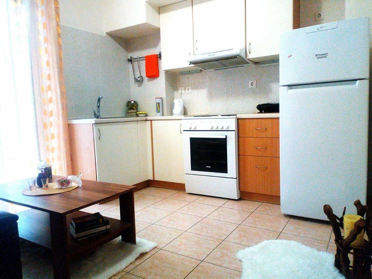 Φωτεινό Διαμέρισμα Πειραιας Apartment Piraeus Bagian luar foto