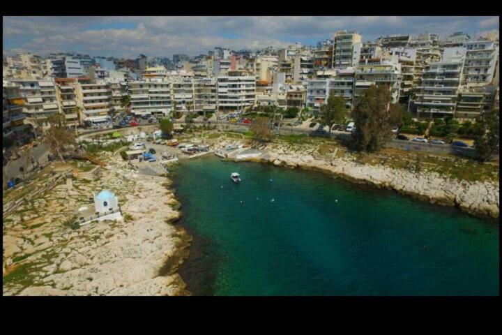 Φωτεινό Διαμέρισμα Πειραιας Apartment Piraeus Bagian luar foto